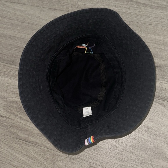 NWOT Under Armour Pride bucket hat - Picture 2 of 3